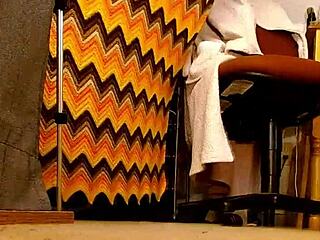 Dawnskye1962 wiggles bouncy ass in pantyhose