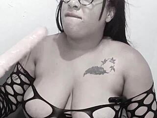 Latina milf sexmaskin suger kuk torr för creamy munexplosion