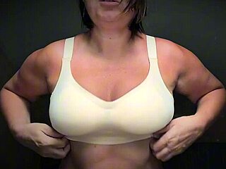 chubby mature cougar bounces her huge saggy natural tits with big nipples