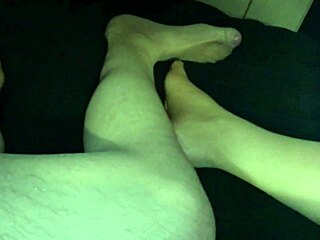 Milf's feinstrumpfhose nylon feet seduce in secret German voyeur play