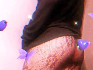 i'm vibin hard to lofi while dancin crossdressed feels so chill ya know