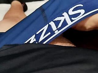 oops i bought this thick toy for my american gf to squirt hard while im gone