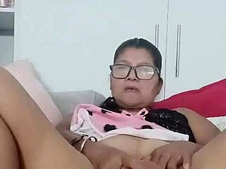mature jarochita fingers wet pussy with dildo homemade toy play