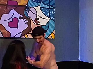 Fiz essa travesti gostosona gozar com meu pau socando fundo no cuzinho dela