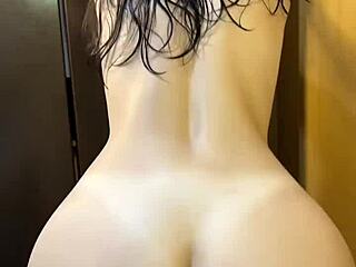 Fresh from shower, wanna lap dance this curvy college girl's wet pussy?