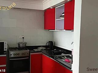 Sext Ebony Latina's Shaved Pussy Tempts Phone Charge into Outdoor Fuck