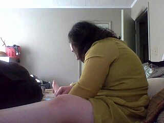 👩‍🍼 wife shows me folding clothes with her big natural tits out