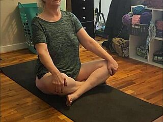 Milf bends deep in yoga showing off her big ass and wet pussy early morning