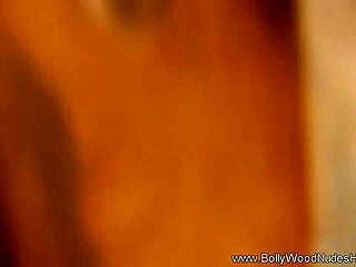 Indian beauty performs her sensual cleansing ritual in high definition