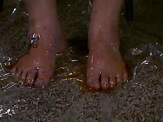 dirty foot queen plays messy toes with cum fetish