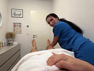 Fucked Hot Masseuse from Dating App: Deepthroat Blowjob to Shaved Pussy Ride