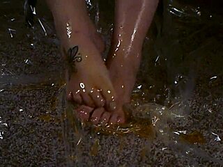 dirty foot queen plays messy toes with cum fetish