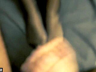 damn ebony teen's nylon feet get cumshot after hot footjob 😍👣 german style
