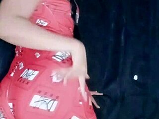 hago un streaptease rico y acabo tocándome el coño 😏🍑💦