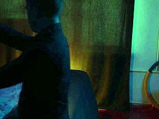 Hej mężu ty napalony wieprzu, sikaj na moje milf cycki a potem ostro w dupę!