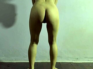 Fine Amateur Girl's Curvy Ass Shines in Secret Home Workout.