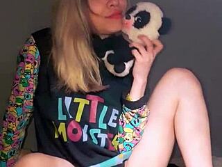 bonneyuwu cute latina teen masturbates with dildo in pijama
