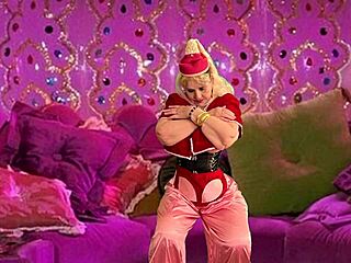 GRANNY JEANNIE POUNDS PUSSY WITH DILDO TO HARD ORGASM!