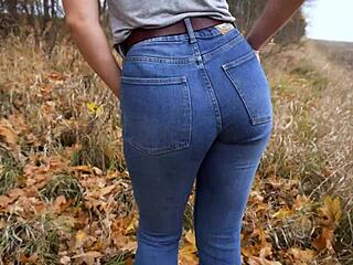 milf teases amazing ass in tight blue jeans
