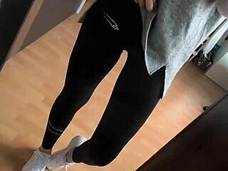 Mädel wacht früh auf für stinkende weiße Socken Fetisch Spiel