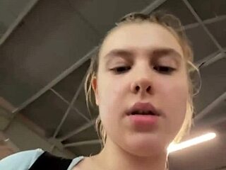 Workout sală tânără duce la futere hardcore degetare orgasm țâțe mari pizdă