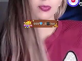 her tight cameltoe teases endlessly during bigo live show