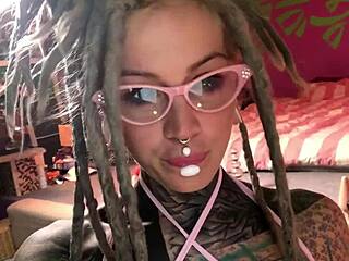 glasses fur lingerie punk with tattoos creams hard on her dildo, sooo cute & gaping 😍💦