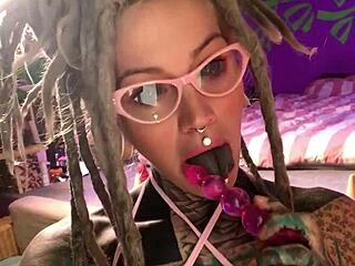 glasses fur lingerie punk with tattoos creams hard on her dildo, sooo cute & gaping 😍💦