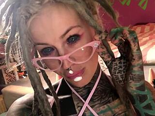 Tattooed goth babe glasses on creams pussy with dildo solo