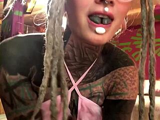 Tattooed goth babe glasses on creams pussy with dildo solo
