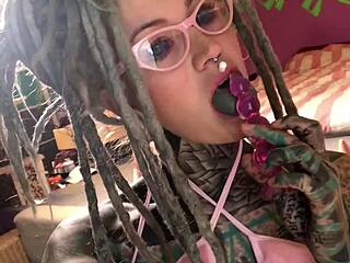 glasses fur lingerie punk with tattoos creams hard on her dildo, sooo cute & gaping 😍💦