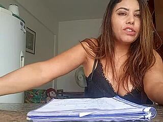 שרה רוזה משפכת אמיתות על חיים של זונה הודית לטינית חרמנית