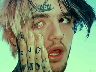 Lil Peep's Star Shopping Video Hits with Spanish Subtitles!