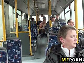 Sarışın Lindsey Olsen Halk Otobüsünde Sert Sikiliyor İzleyicilerle 😏🚌🍆