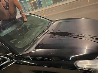 squirting pussy floods memphis during outdoor doggystyle