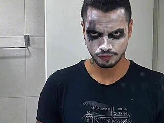Huge handjob cosplay as Joker in bat-punheta action