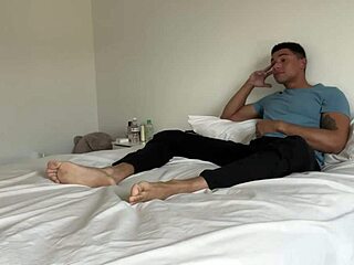 thick filipina jasmine teaa 😍 gets her juicy ass railed rough in chun-li cosplay by bbc 💦