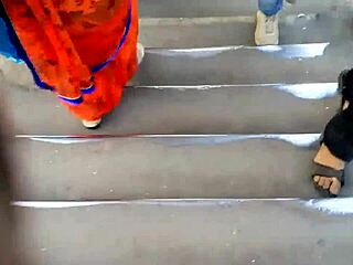 Big Ass Aunt in Orange Saree Teases on Outdoor Public Train