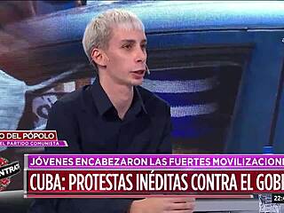 Chico comunista domado en vivo por cubano