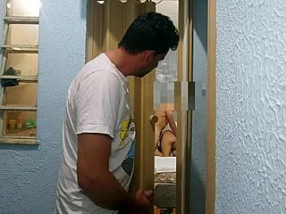 Dei pro meu amante e o marido da minha amiga assistiu escondido