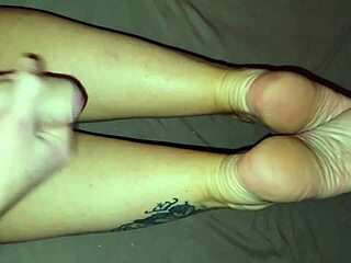 hot stepmom offers special foot fetish treat