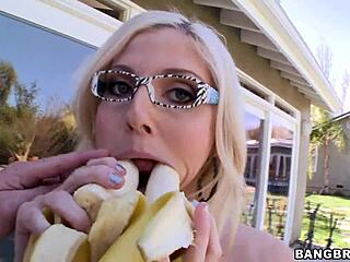 Blonde Banana Bimbo Sucks Hard
