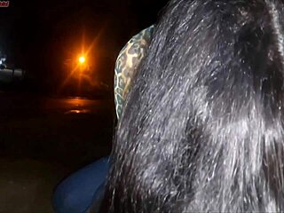 sério eu corro o risco de colocar meu pau na frente dessa mulher esperando o ônibus veja oque ela fez