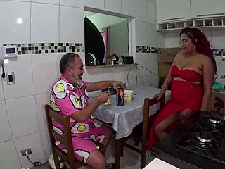 Gordinha muito sexy se preparando para sua primeira vez - victoria galaski