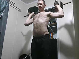 Hunghank69 update 32 muscular bodybuilder jerk off