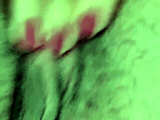 Saudi wife fingers hot pussy