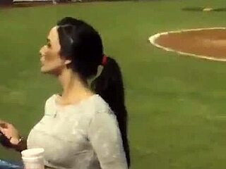 Culito Milf Bailando En El Estadio