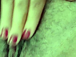 Saudi wife fingers hot pussy