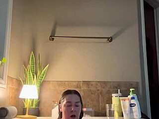 riley’s first solo bath play