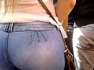 wera mega nalgona en jeans ajustados